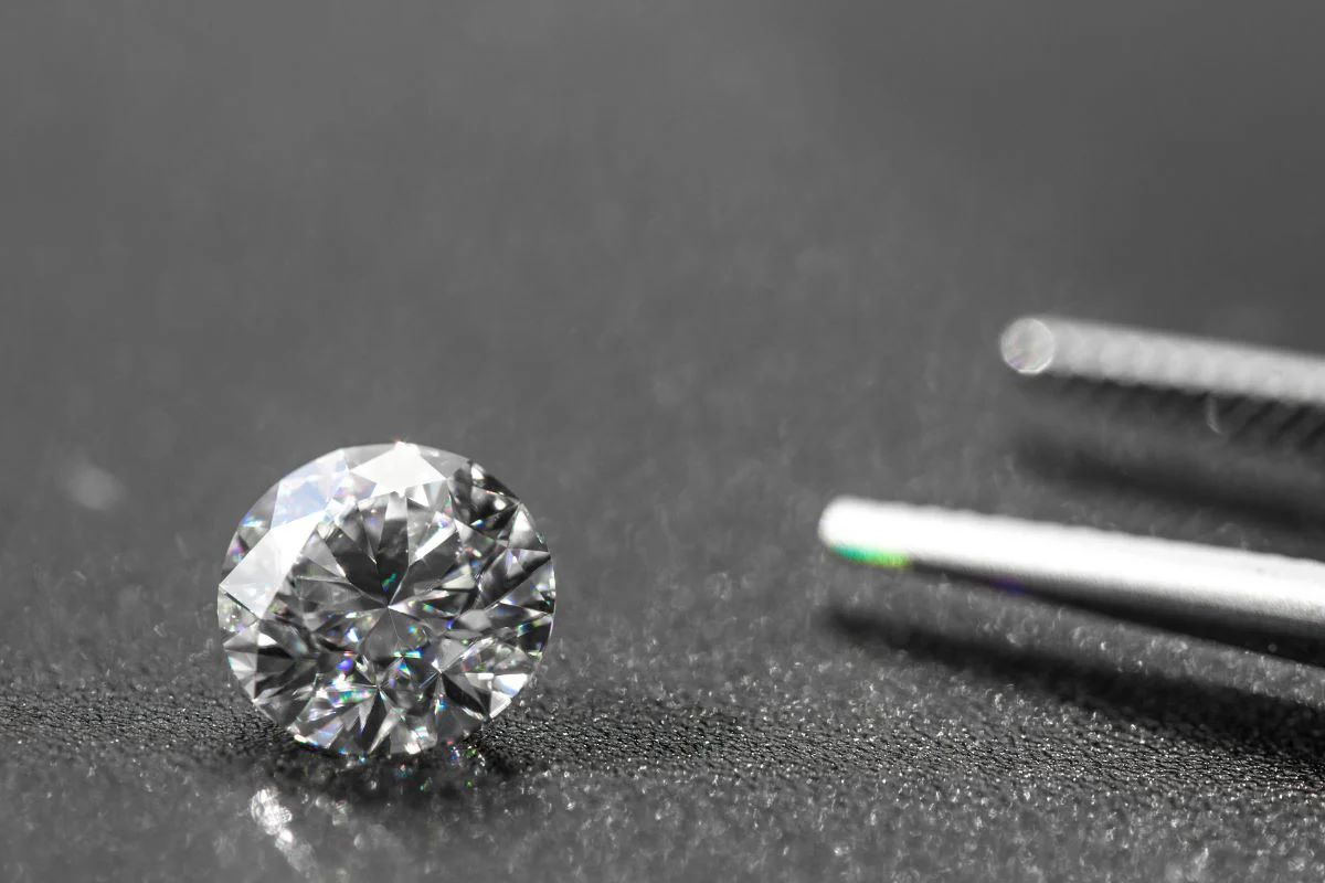 Uncovering the science behind Lab-Grown diamond's dazzling shine - otrodiamonds